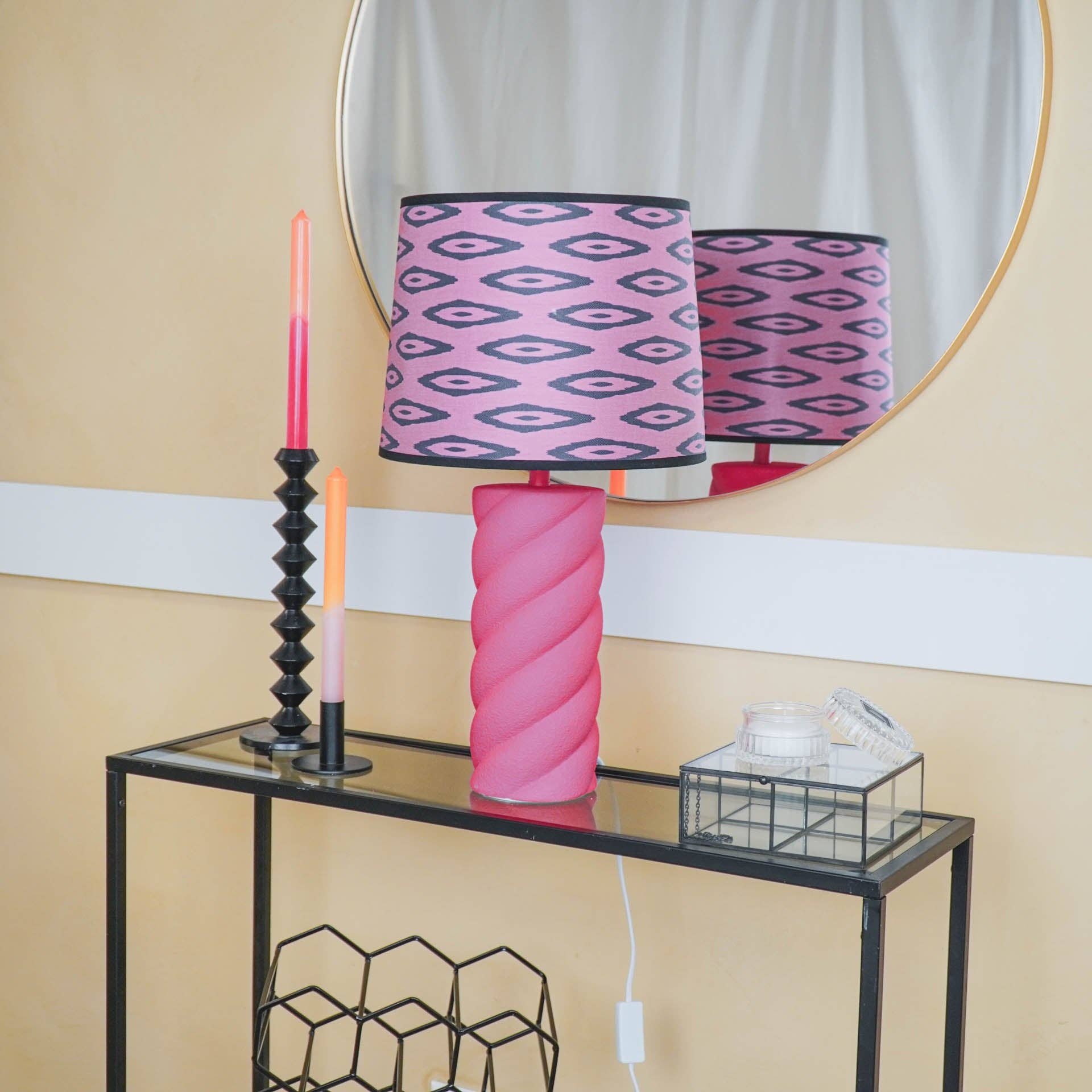 Lampada da tavolo in ceramica rosa neon con attacco E27 - 12x12x28 cm